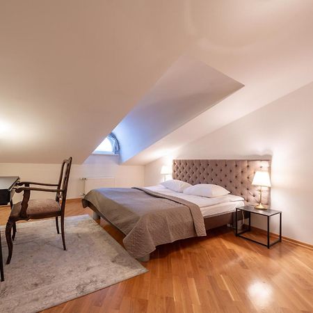 Old Town - Demini Apartment Tallinn Bagian luar foto